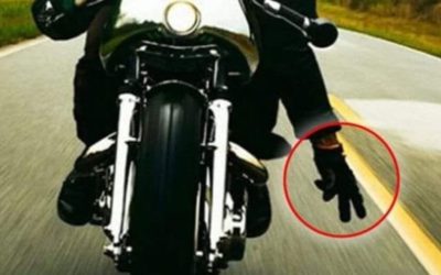 „Das ist keine triviale Geste“: Warum Motorradfahrer dieses seltsame Zeichen machen, wenn sie einander begegnen