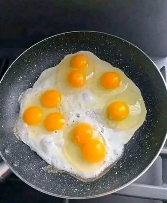 Wie viele Eier sind in der Pfanne?!