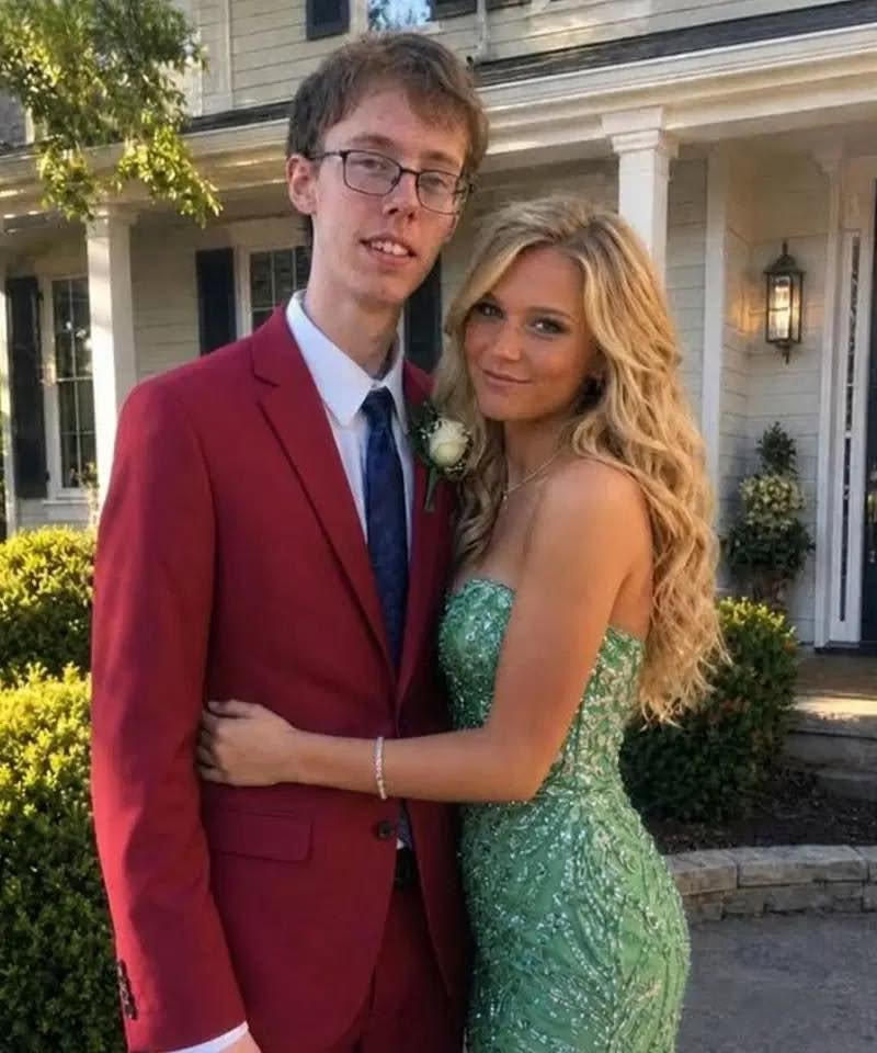 Ich habe die Angebetete meines Sohnes dafür bezahlt, ihn zum Abschlussball einzuladen – Als ich die Fotos vom Abend sah, traute ich meinen Augen nicht.
