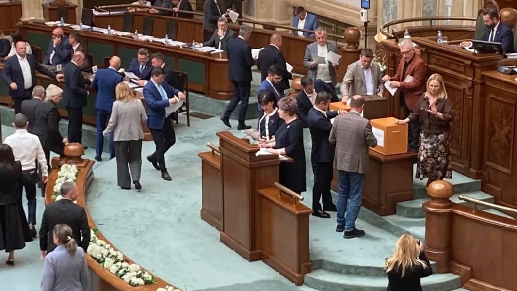 PSD gewann die Führung von ICR/AUR und UDMR setzte ihre Vizepräsidenten ein.