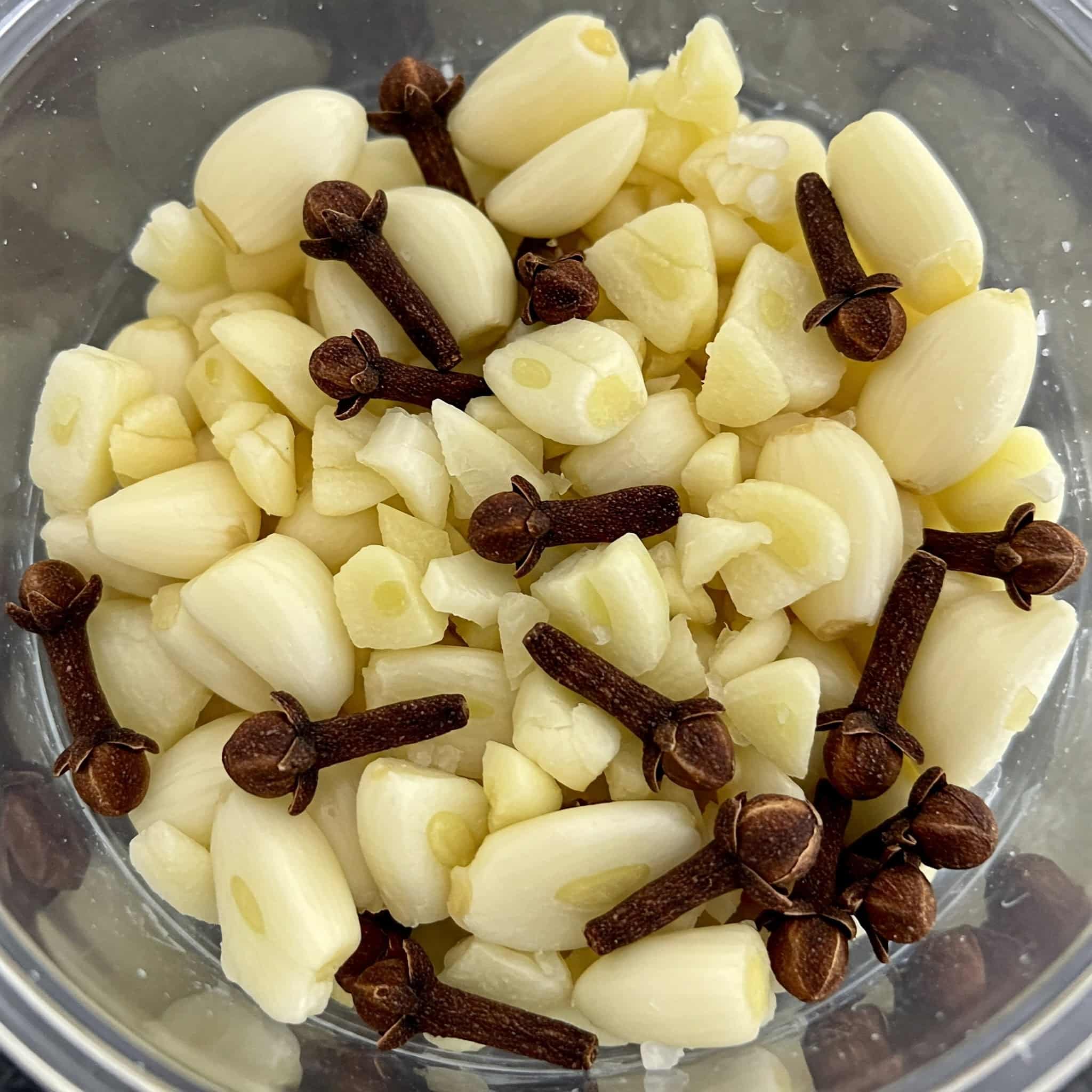 Entdecken Sie das ultimative natürliche Heilmittel: Knoblauch, Nelken und Honig in perfekter Harmonie.