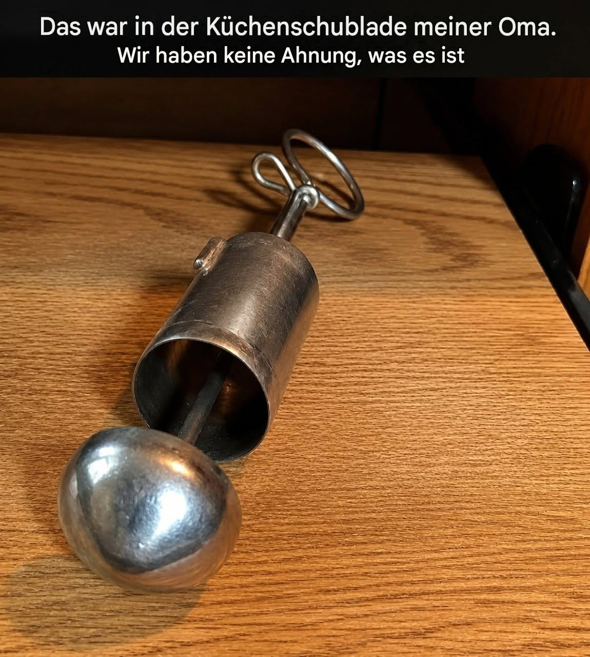 Das lag in der Küchenschublade meiner Oma. Wir hatten keine Ahnung, was es war.