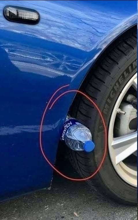 Wenn eine Plastikflasche im Türgriff Ihres Autos steckt, werfen Sie sie weg! Das bedeutet es (und das müssen Sie tun).