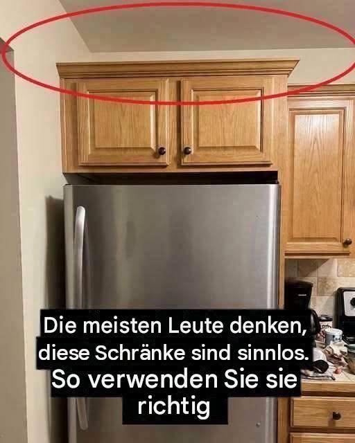 So nutzen Sie die Schränke über Ihrem Kühlschrank clever.